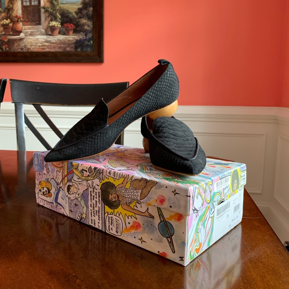 JEFFRRY CAMPBELL viona black pointed 6.5 loafer
